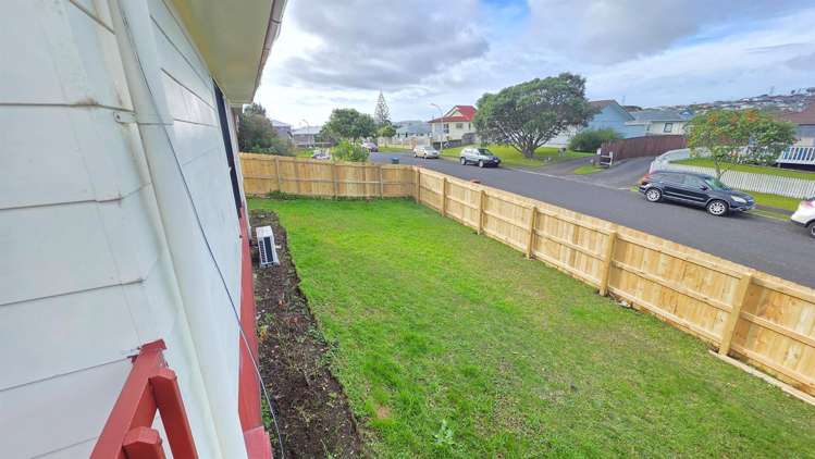 9 Halleys Place Mount Roskill_12