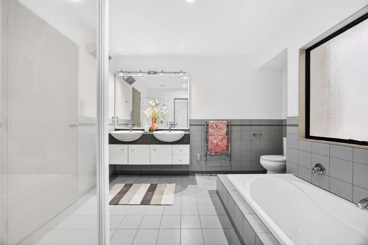 1/70B Carlisle Road Browns Bay_18