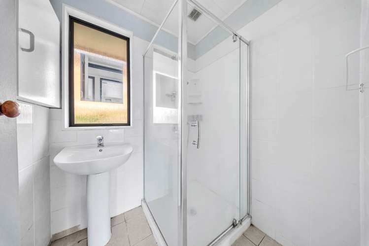 2/17 Gloucester Road_5