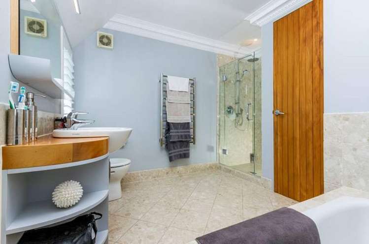 14a Beach Road Castor Bay_19