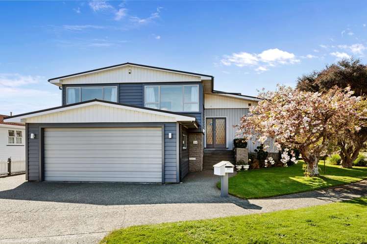 24 Holyoake Crescent Avalon_0