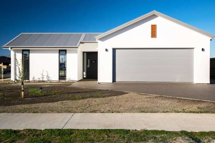 17 Harvard Road Burleigh_15