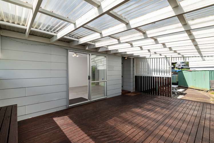 2/8 Helena Street Massey_2