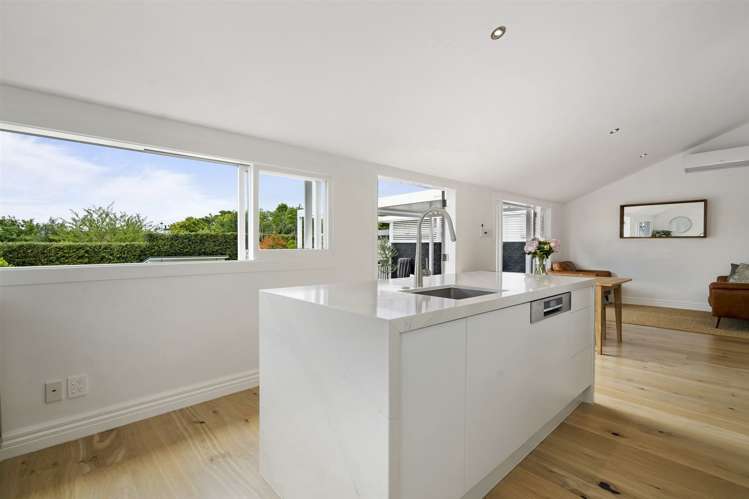 6 Lake Road Devonport_11