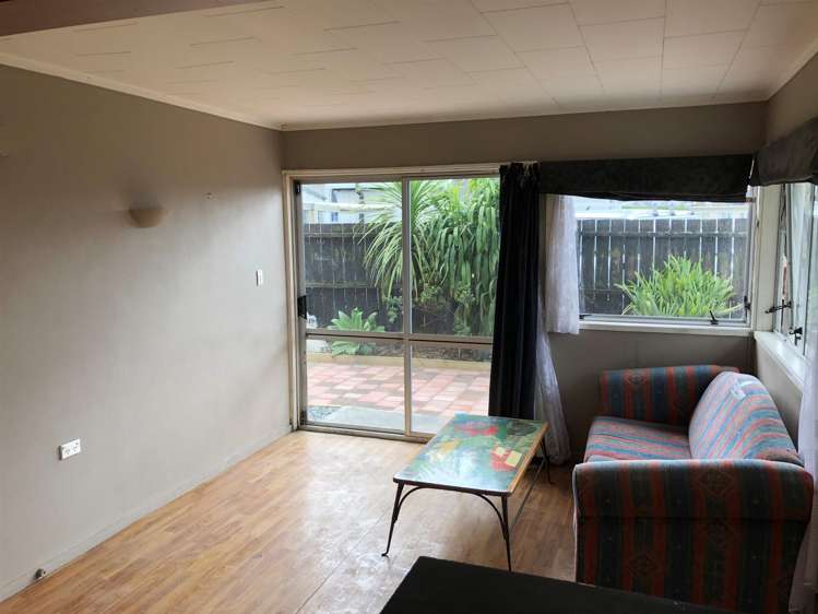 2/8 Keeling Road Henderson_5