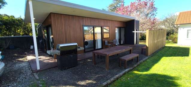 TOP AREA, EXECUTIVE LIVING, SOLAR POWER!