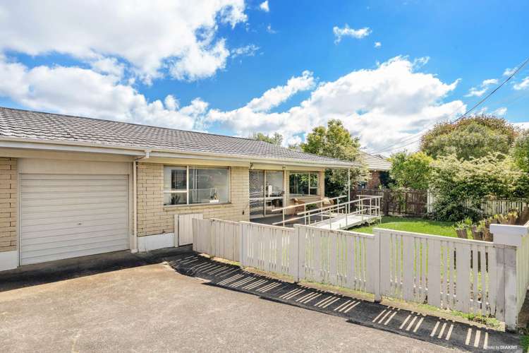 1/2 Strid Road Te Atatu South_1