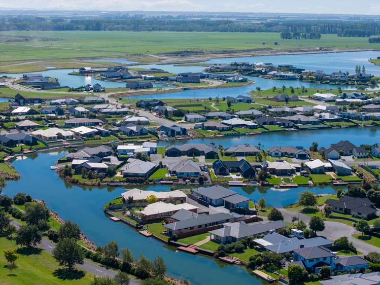 27 Bridgewater Quay Lake Hood_9