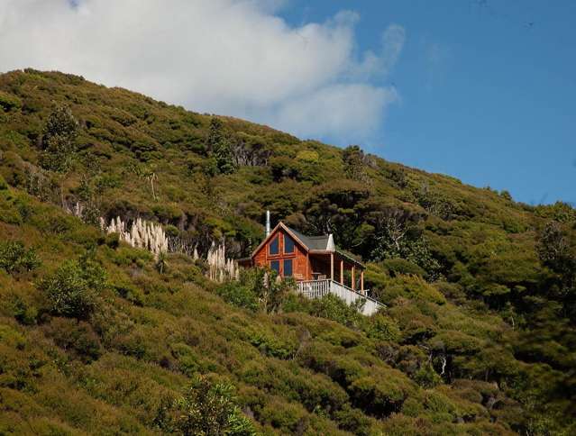 132 Lone Kauri Road Karekare_1