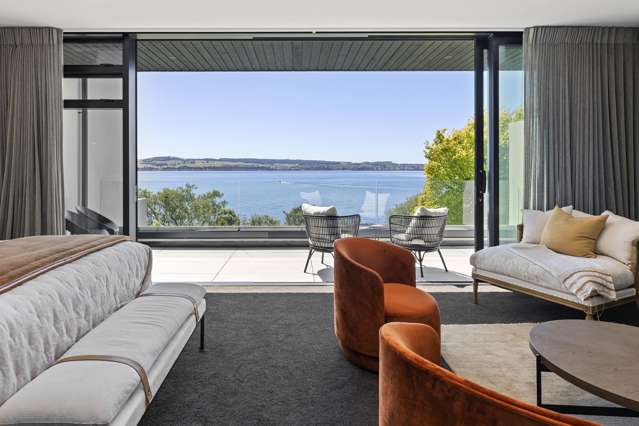 Absolute Lakefront Luxury – Rainbow Point