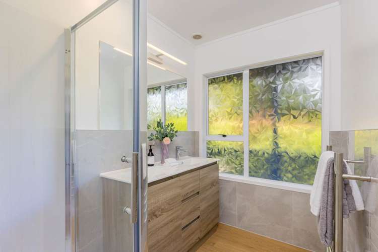 6/110 Norman Lesser Drive St Johns_20