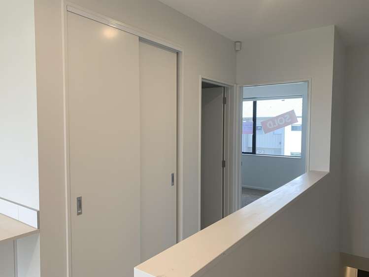 10/18 PARAONE CRESCENT "WAIATA SHORES" Takanini_6