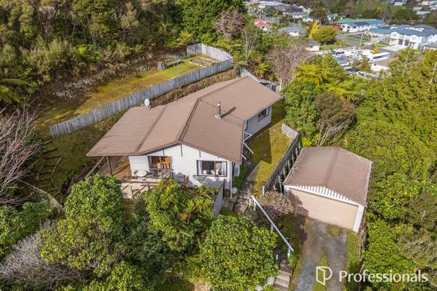 Beautifully Presented With Views And Decks