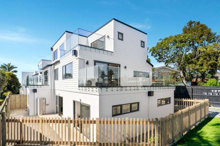 127A&127B Te Atatu Road_0