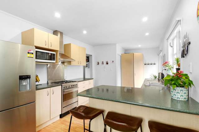 8 Lees Grove Wainuiomata_4