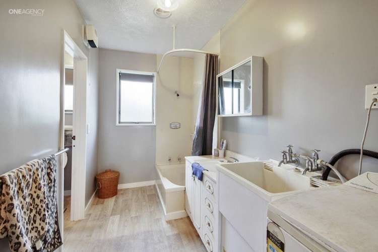 1B Sylvia Street Parklands_11