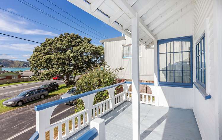 270 Queens Drive Lyall Bay_11