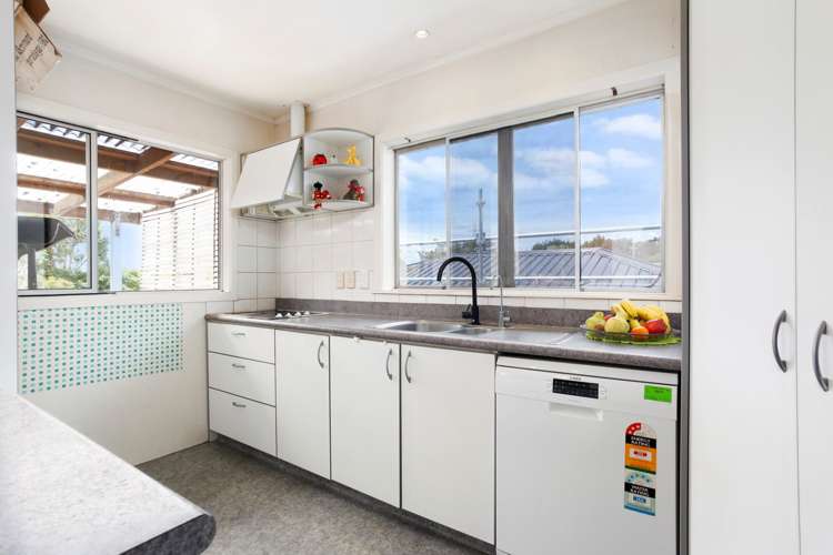 54 Royal View Road Te Atatu South_5