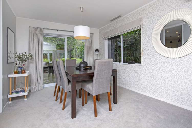19 Borrowdace Avenue Botany Downs_5