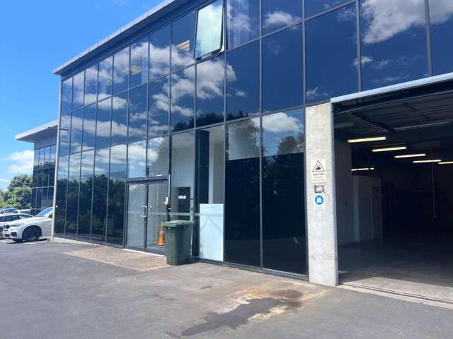 WAREHOUSE / OFFICE IN CENTRAL ROSEBANK LOCATION