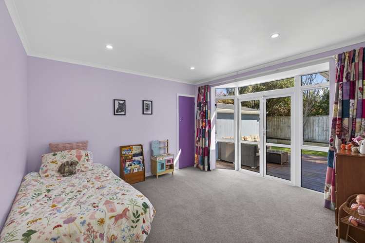 8 York Crescent Westown_14