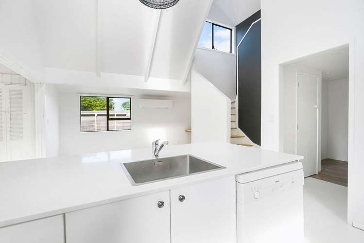 2/8 Lydia Avenue 10887_2