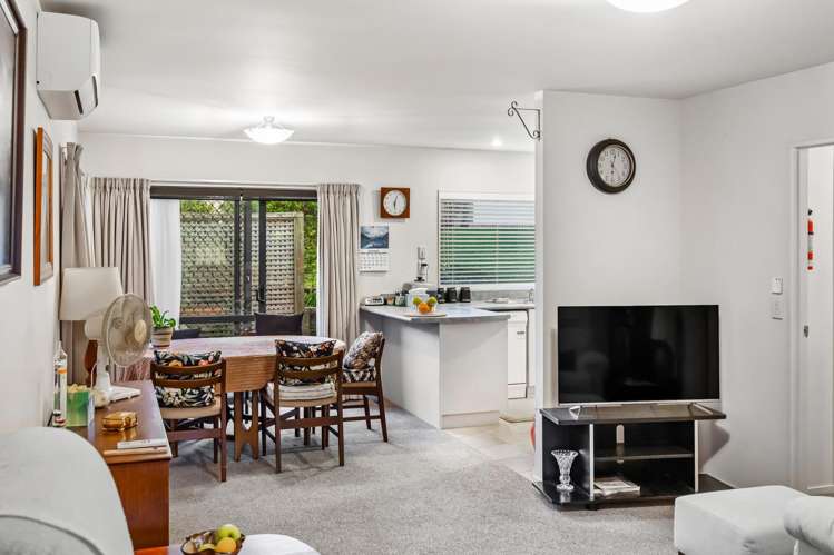 39/197 Royal Road Massey_6