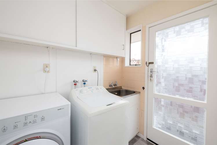 2/7 Tamarisk Place Parklands_12