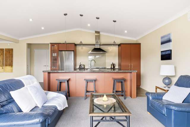 2/17 Tremaine Avenue Two Mile Bay_4