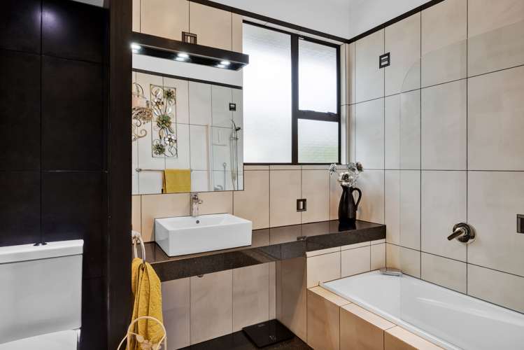 6 Egmont Street Hawera_16