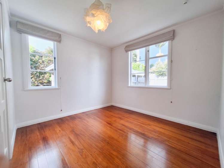 24 Hazel Ave 10044_6