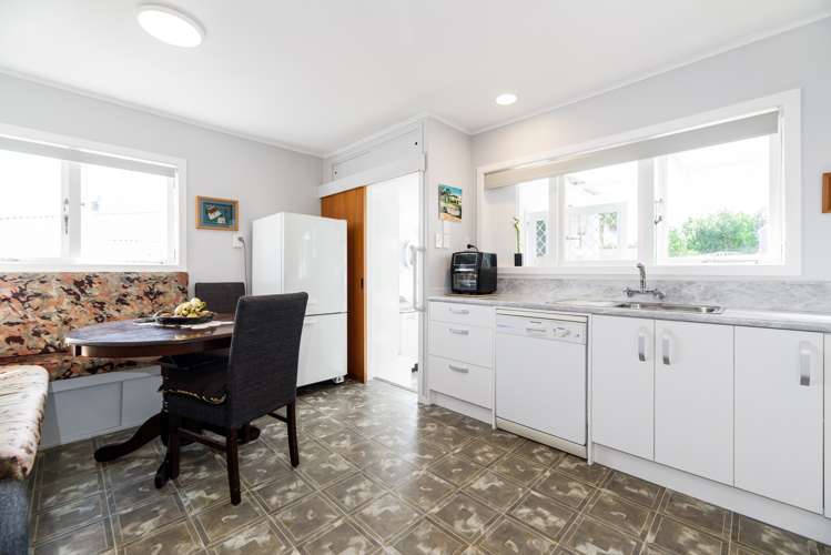 54 Amberley Avenue Te Atatu South_17