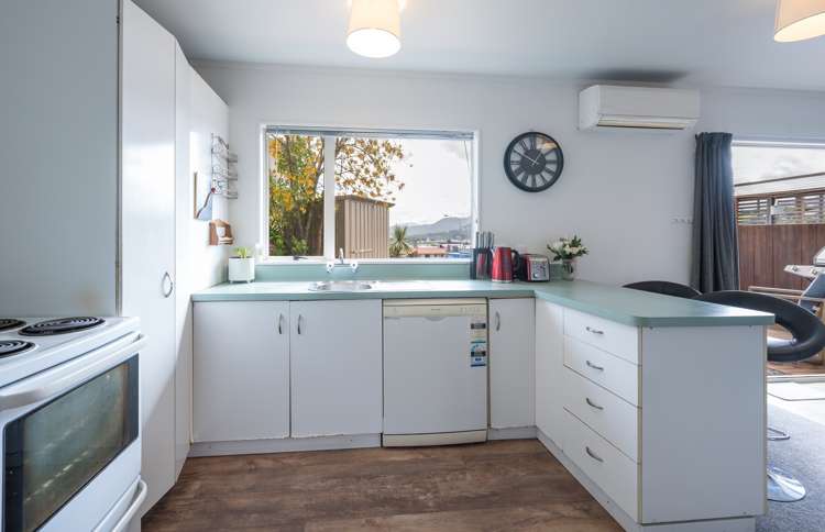 13 Saint Anne Place Toi Toi_6