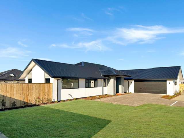 ROLLESTON - FIVE BEDROOMS, TWO BATHROOMS FAMILY HOME