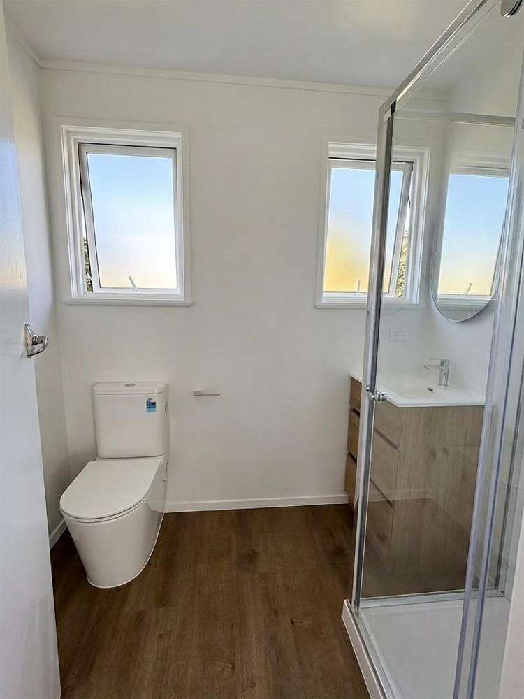 80 Riverpark Crescent 11401_8