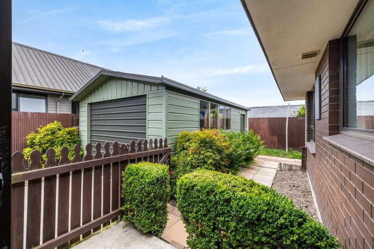 2/2 Burnridge Place Belfast_13