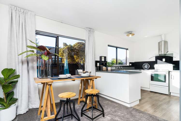 2/19 Raupo Street Bromley_7