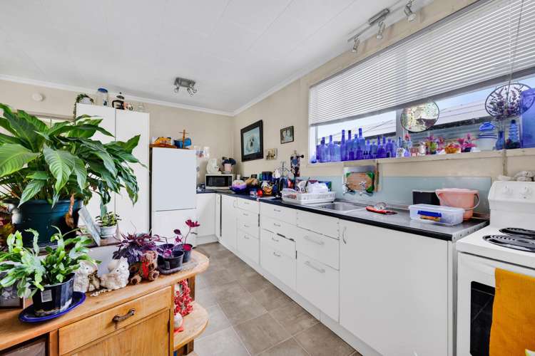 84 and 84a Argyle Street Hawera_13