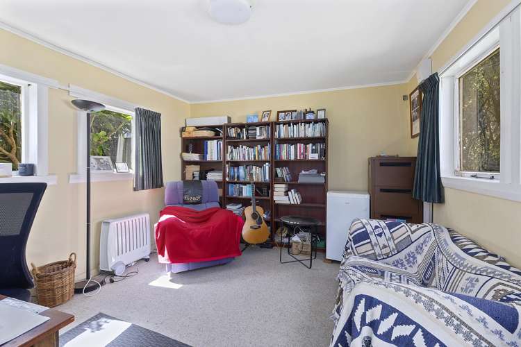 98 Apu Crescent Lyall Bay_15