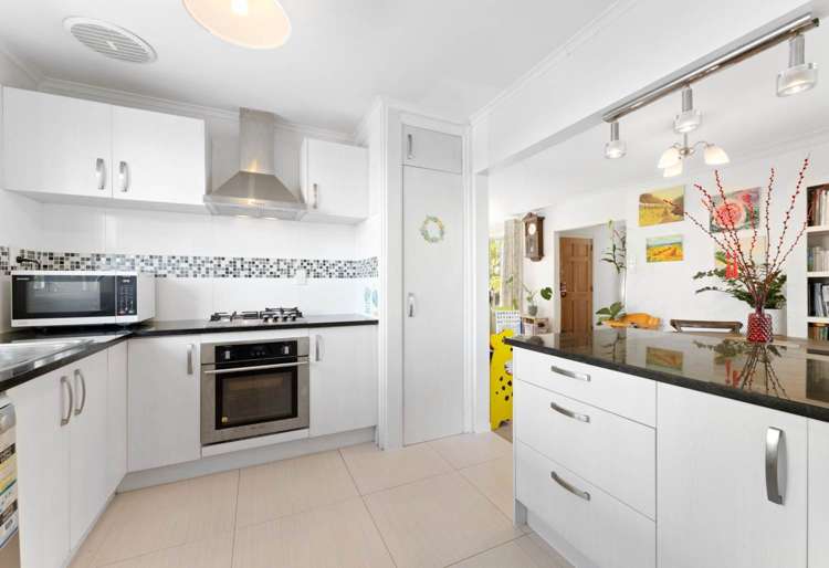 124 Edmonton Road Te Atatu South_6