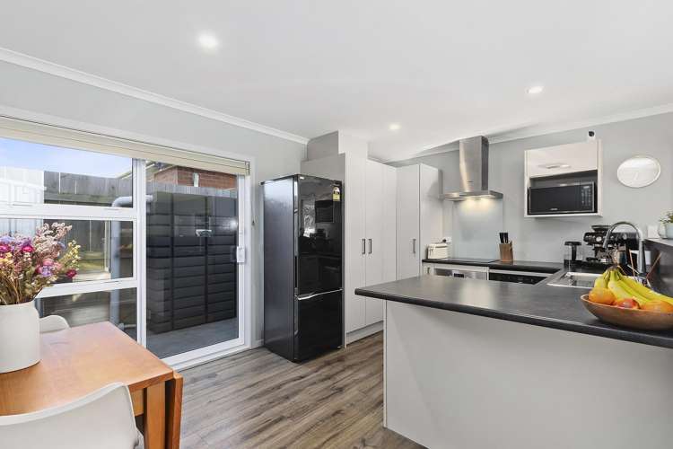 2/1 Murphy Place Titahi Bay_5