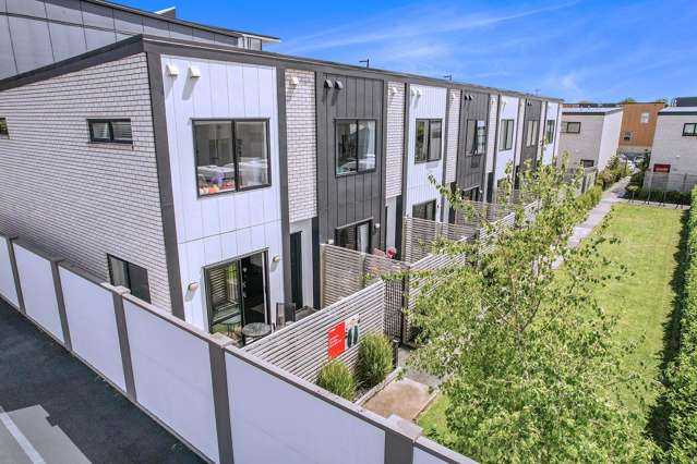 12/1 Vialou Street Hamilton Central_1