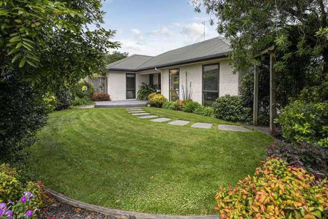 Enchanting 3-Bedroom Family Home in Stoke