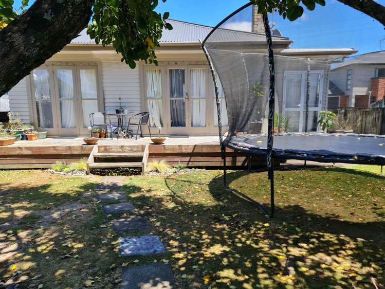 219 Fox Street Hamilton East_3