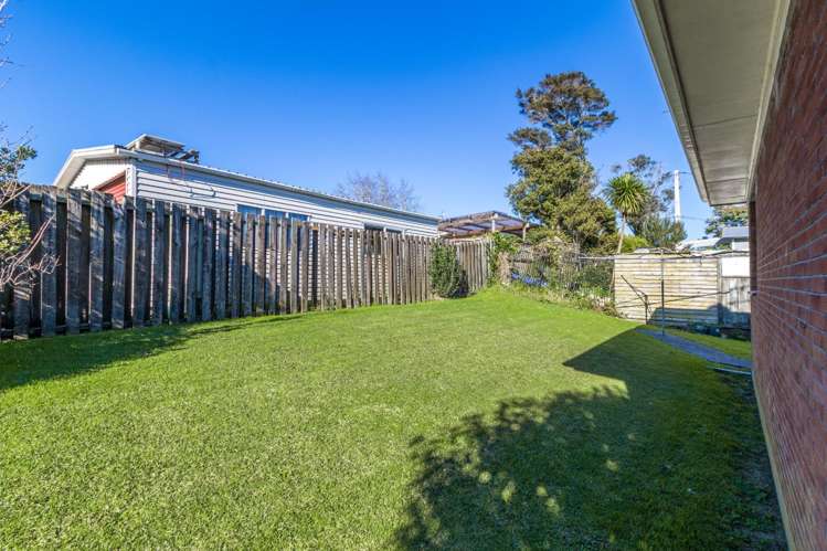2/76 Millbrook Road 11401_10