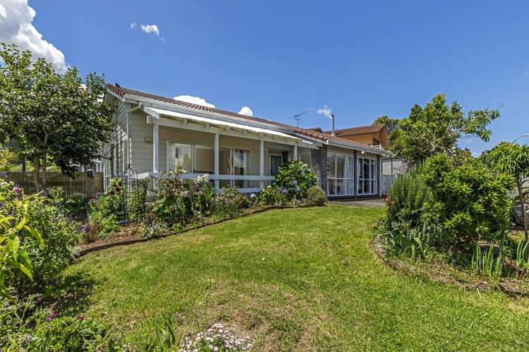 56 Athena Drive Totara Vale_1