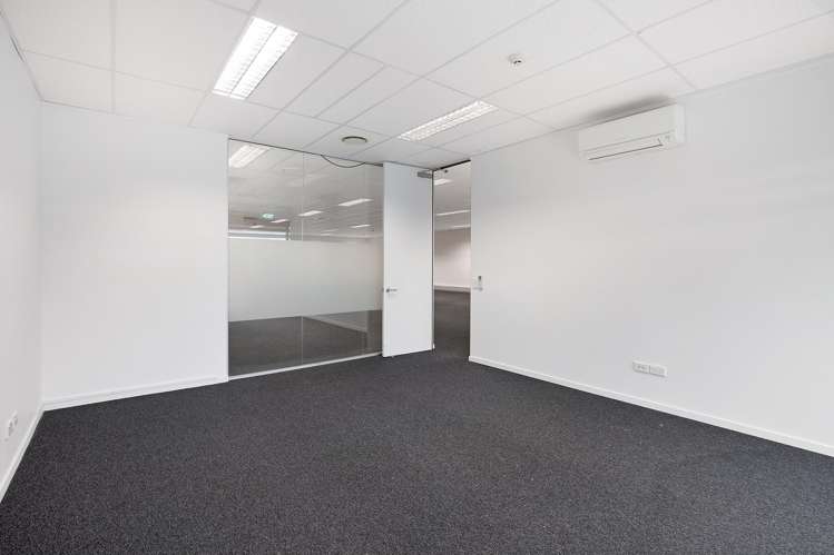 8/2 Barry Hogan Place Riccarton_13