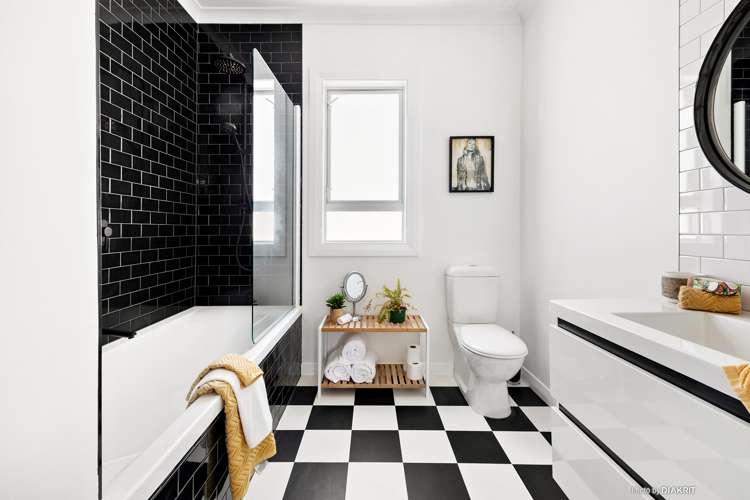 8 Bentinck Avenue Strathmore Park_9