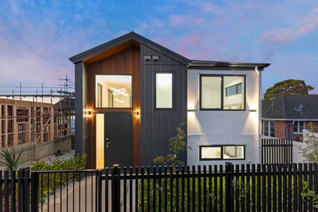 Brand New Elegant Living – Rangi Zone – Sea Views