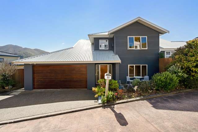 Spacious Family Living in Crofton Downs